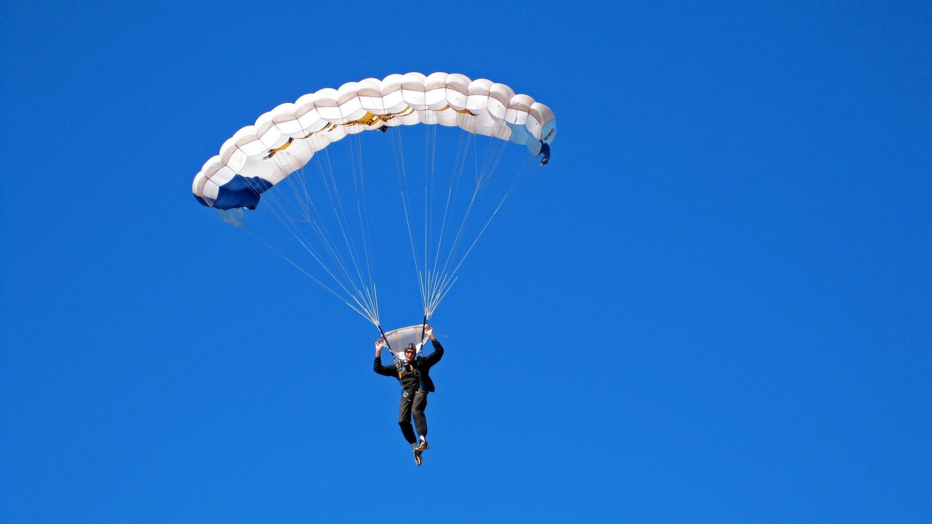 开云官网首页-美国队冲线瞬间激发现场热情，美国队重新比赛